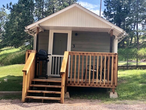 Studio cabin on private lake, pet friendly