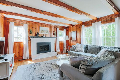 Afton Farmhouse - Mountain Views off Route 151