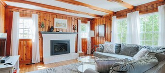 Afton Farmhouse - Mountain Views off Route 151