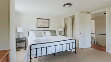 4 chambres, lit de bébé portatif, Wi-Fi, literie fournie