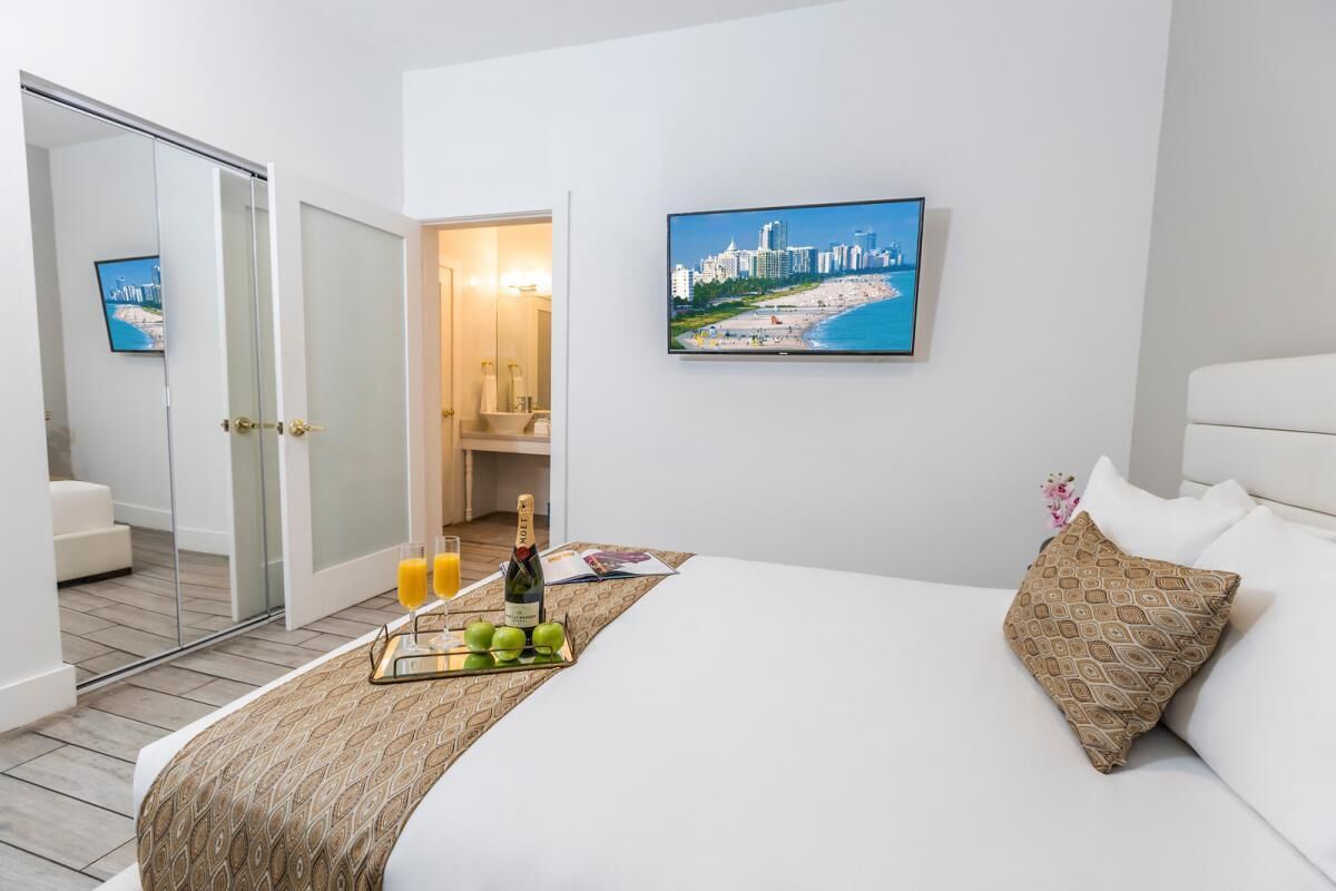 1 Block from the Ocean! Onsite Swimming Pool, Parking!