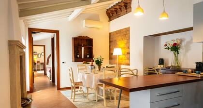 În exclusive deconsecrated former church residence from 1170