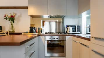Exclusive Apartment, 2 Bedrooms, City View | Private kitchen | Full-sized fridge, microwave, oven, stovetop