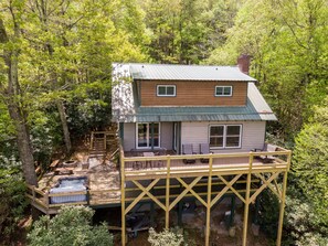 Exterior - Parkway Hideout - privacy, hot tub, views, pool table close to Boone and Blowing Rock (Boone)