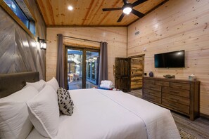 5 habitaciones, escritorio, tabla de planchar con plancha y wifi 