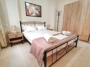 1 bedroom, desk, iron/ironing board, free WiFi