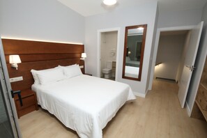 3 slaapkamers, een strijkplank/strijkijzer, gratis wifi, beddengoed
