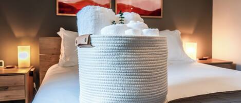 3 chambres, bureau, fer et planche à repasser, lit parapluie