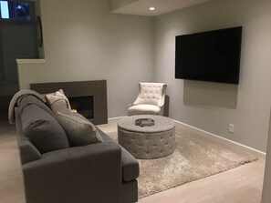 Smart TV, fireplace