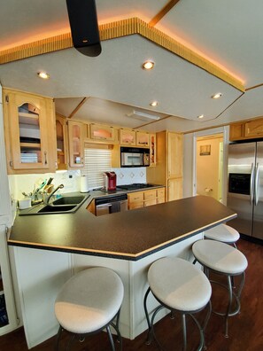 Fridge, microwave, oven, stovetop - Ocean views! <br>Luxury suites (Stock Island)