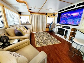 Smart TV, offices - Ocean views! <br>Luxury suites (Stock Island)