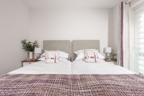 2 habitaciones, tabla de planchar con plancha, internet y ropa de cama 