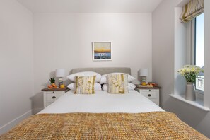 2 bedrooms, iron/ironing board, Internet, bed sheets