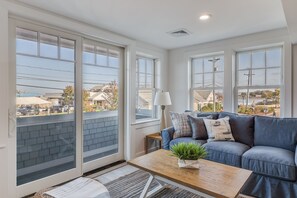 Luxe appartement, 1 slaapkamer, balkon, uitzicht op zee | Uitzicht vanuit de kamer