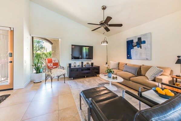 A modern living room with a sofa, coffee table, and TV. - Casa Mesquite - Lovely Bungalow in S Palm Springs (Palm Springs)