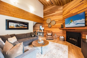 Televisión y chimenea