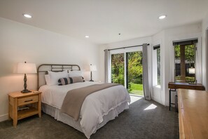 4 quartos, Wi-Fi de cortesia, roupa de cama