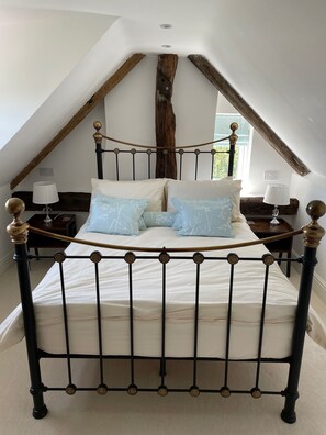 4 bedrooms, iron/ironing board, travel crib, WiFi - Bay View House, Luxury Coastal Retreat, Sea Views , Hot Tub and Private Parking (Sewerby)