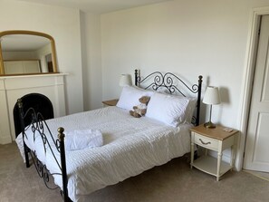 4 chambres, fer et planche à repasser, lit parapluie, Wi-Fi