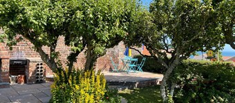 Bay View House, Luxury Coastal Retreat, Sea Views , Hot Tub and Private Parking