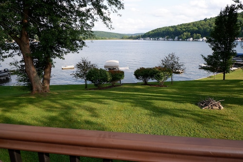 Sunsets & Skiing- Lake Front Rental House on Cuba Lake
