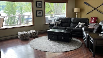 TV connectée, cheminée, chaßne hi-fi