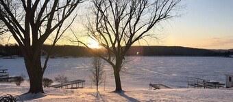 Sunsets & Skiing- Lake Front Rental House on Cuba Lake