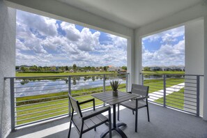 Outdoor dining - Water View, Pool Table, Resort Amenities Included! (Kissimmee)