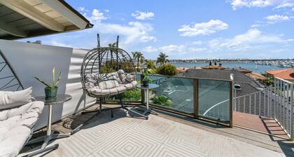 Pool side hideaway near beaches and fun!!
