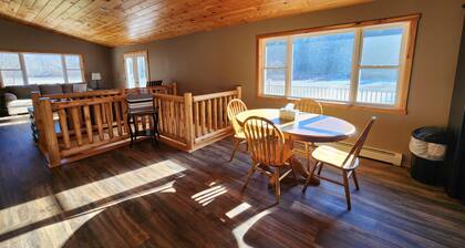 Beach Roost - Secluded Riverside Retreat: Perfect Getaway for Outdoor Adventures!