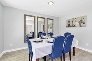 Dining - 🏡Luxurious & Spacious | King Bed | Arcade | Katy | (Houston)