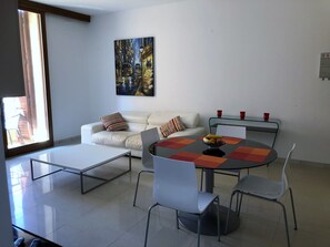 Dining - Apartment in a tranquil environment with fantastic views of the Mediterranean  (Ghajnsielem, Gozo)