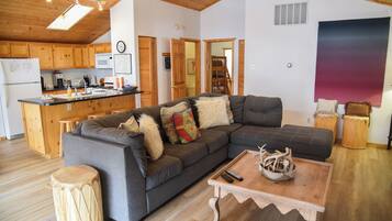 Televisión y chimenea