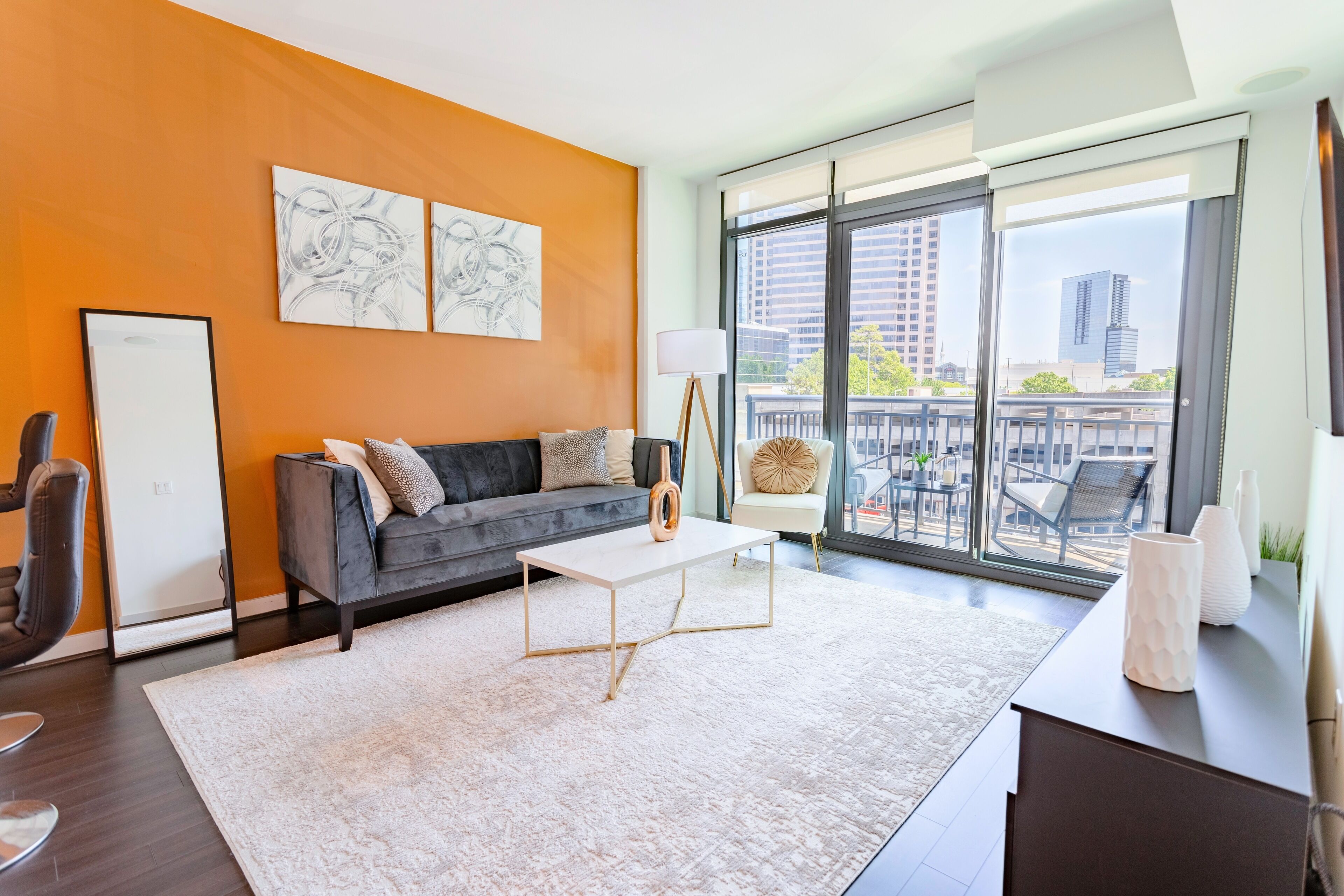 Smart TV, Netflix, Hulu, streaming services