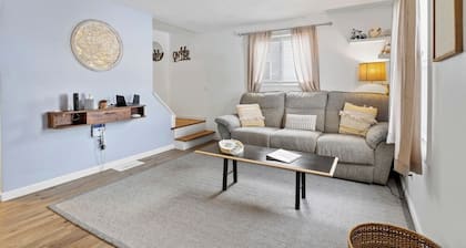 Quiet Rochester Neighborhood | Mins to Beach