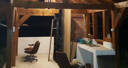 Villa Hrasce, sami u 200m2 stamebo i 4000m2 vrta.Uzivati u Zagreb i Hr.hrana