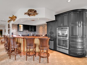 Fridge, microwave, oven, stovetop - GlenVista Luxury Rental (Maggie Valley)