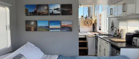 2 bedrooms, desk, free WiFi, bed sheets