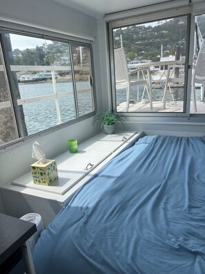 1 bedroom, desk, free WiFi, bed sheets