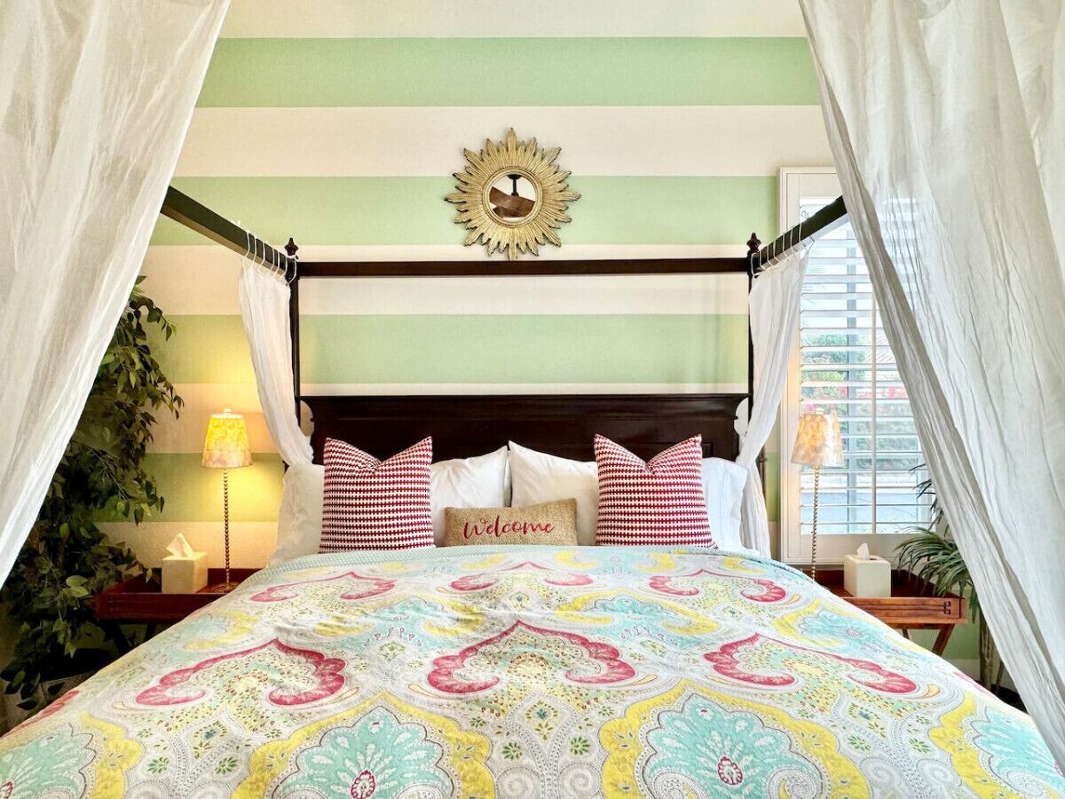 2 室のベッドルーム、デスク、アイロン / アイロン台、旅行用ベビーベッド