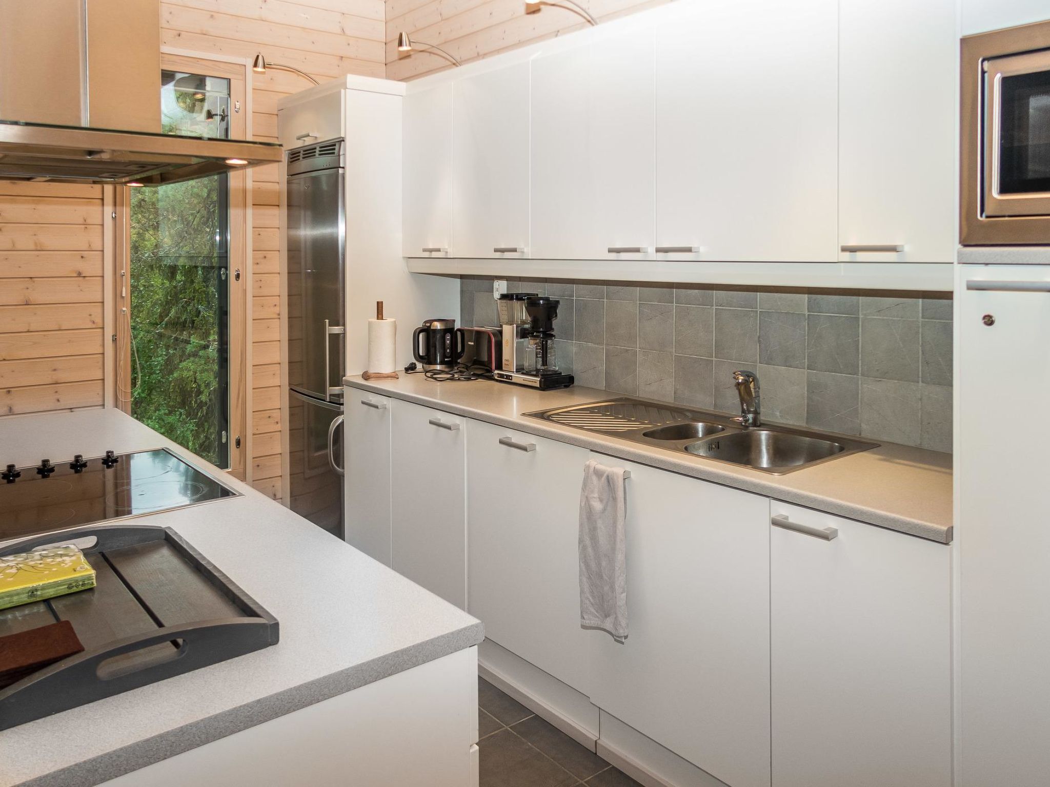 Fridge, microwave, dishwasher, cookware/dishes/utensils