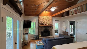 Smart TV, fireplace