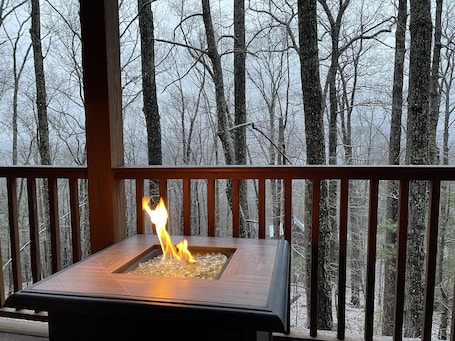 Property grounds. Cozy, 2/2 surrounded by trees and mountains