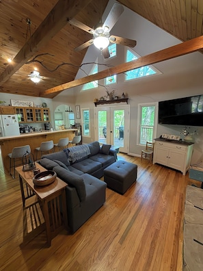 Smart TV, fireplace - Cozy, 2/2 surrounded by trees and mountains (Ellijay)