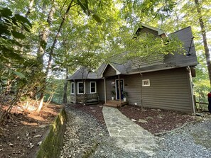 Exterior - Cozy, 2/2 surrounded by trees and mountains (Ellijay)
