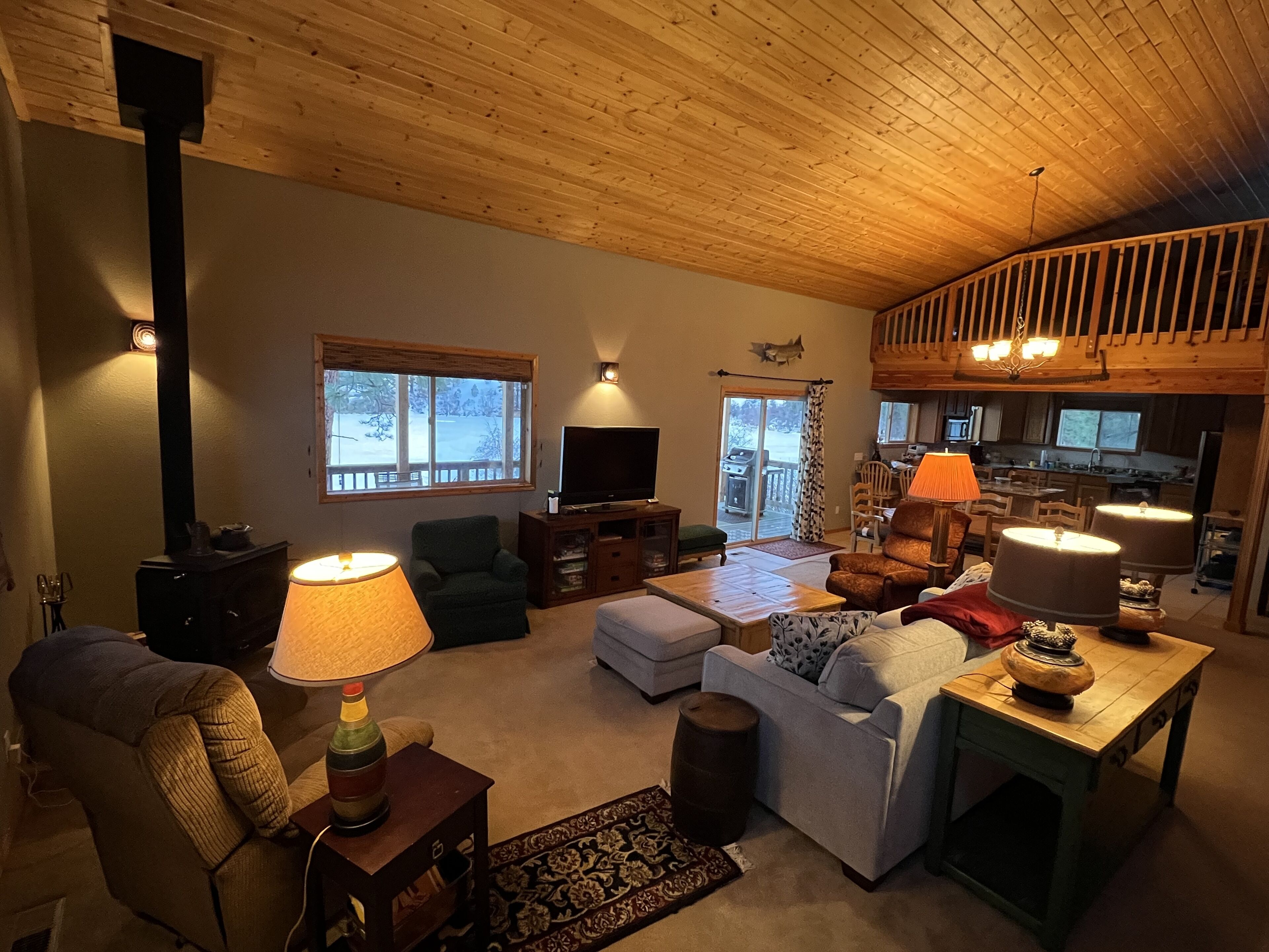 TV, peis, DVD-spiller og strømmetjenester