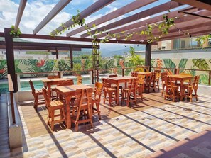 รับประทานอาหารกลางแจ้ง