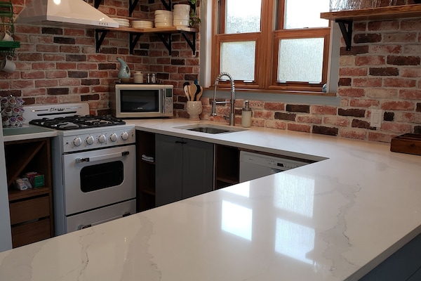 Kylskåp, mikrovågsugn, ugn och spishäll