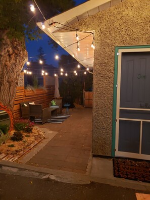 Property grounds - Entire Cozy Guesthouse w/ Hot Tub. In compliance with new BC legislation. 
 (Penticton)