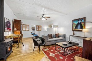 TV, offices - Casita del Viajero - Walk Everywhere (Santa Fe)